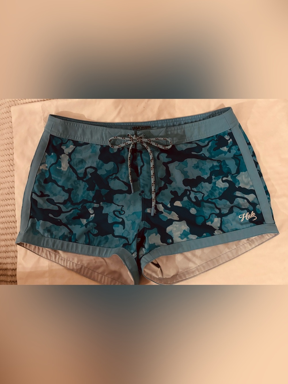 Huk Women’s Blue Camo Fishing/Board  shorts Size 10